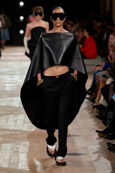 Look 48